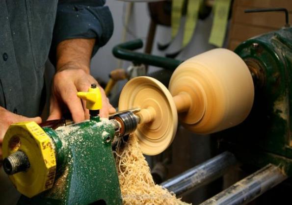 عرضه صنایع دستی چوبی خراطی شده