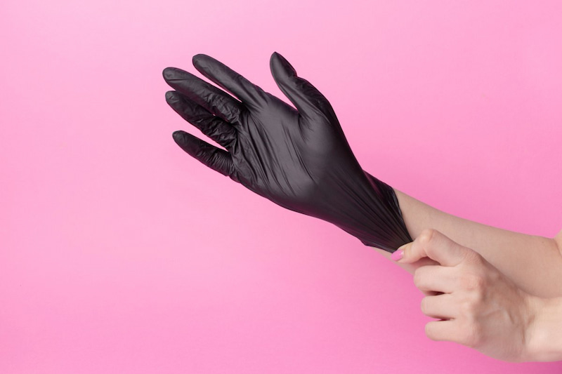 دستکش لاتکس مشکی می تواند به راحتی باعث سرطان پوست گردد